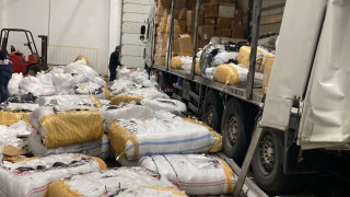 Митническите служители задържаха близо 70 000 парфюма облекла обувки и