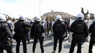 Мъж и жена са убити а най малко 10 души са