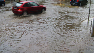 Сгради и улици потопени под вода в столицата след силния дъжд