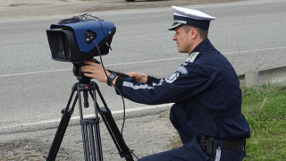 Засякоха автомобил да се движи с изключително висока скорост по