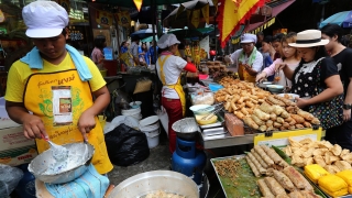 Втората по големина икономика в света записа леко забавяне през