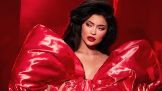 Кайли Дженър изпраща 2019 г. по бельо