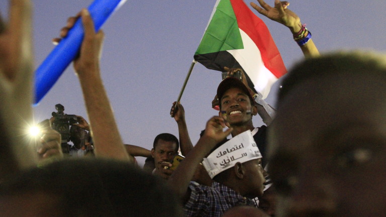 Военни и опозиция в Судан си протягат ръка