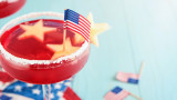 Свеж, плодов и... патриотичен - коктейлът Stars & Stripes събира цветовете на Америка в една чаша