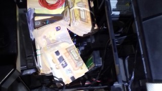 Митничари откриха 529 000 недекларирани евро при проверка на товарен