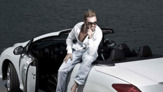 Миро си татуира "Любо" на ръката