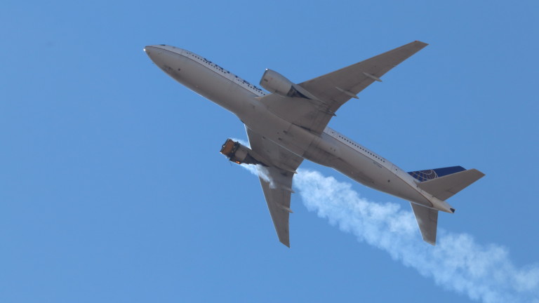 Великобритания временно забрани полетите с пътнически самолет Боинг 777