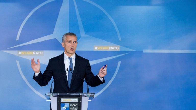 Различията между НАТО и Русия се запазват, обяви Столтенберг