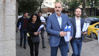 Лидерът на Републиканци за България Цветан Цветанов заедно с други