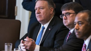 Протестиращи прекъснаха началото на изслушването на Майк Помпео в Сената