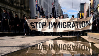 Хиляди австралийци излязоха на антиимигрантски митинги в цялата страна съобщава