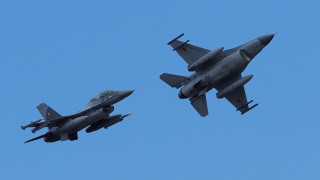 Белгия ще достави F-16 на Украйна тази година, но само за резервни части