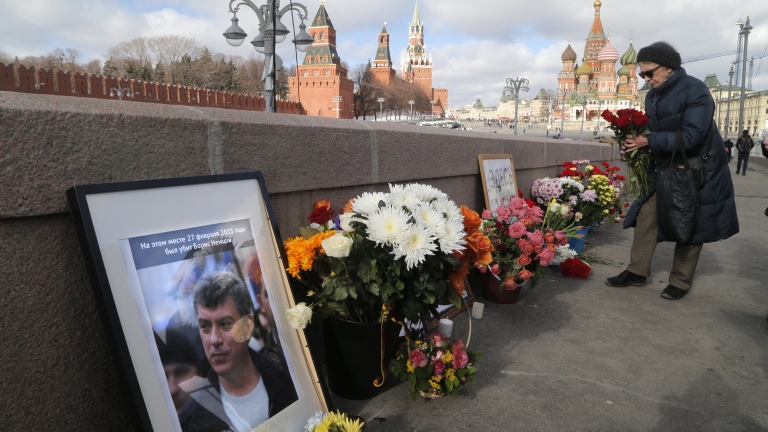 Руските власти разтуриха мемориала на Немцов на лобното му място