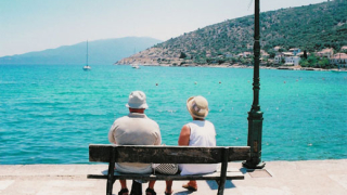 Възрастни хора на почивка в Испания за 406 евро