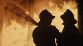 Пожар избухна в жилищна сграда в София