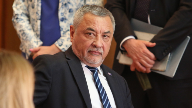 Валери Симеонов изненадан от решението на ВМРО да не се явят заедно на вота
