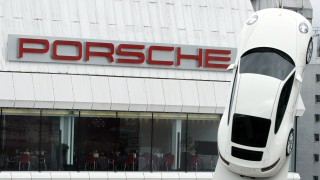 Германската полиция проведе акция в офиси на двама началници на Порше и