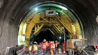 Полагат вторичната облицовка в тунел "Железница" на АМ "Струма" 
