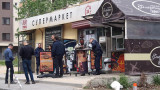 Жена намушка четирима души в магазин във Варна