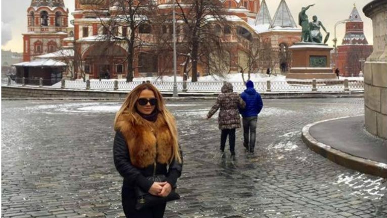 Певицата Юнона се потопи в зимна приказка в Москва