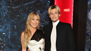 През април Мили Боби Браун и Джейк Бон Джоуви обявиха