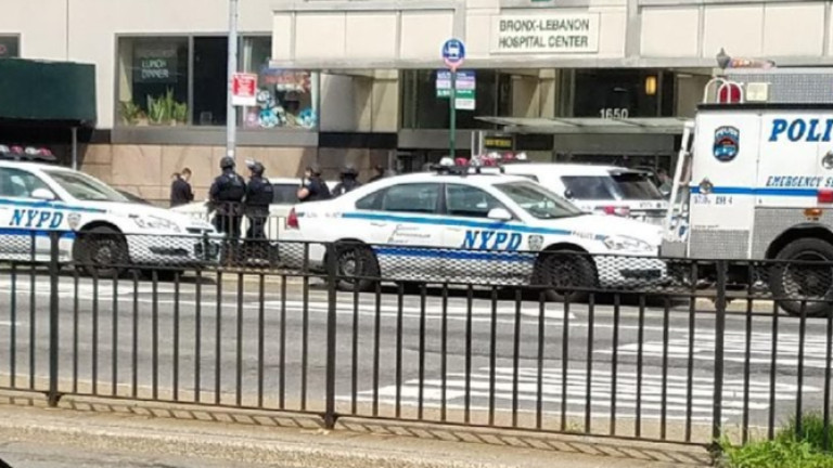 Доктор откри стрелба в болница в Ню Йорк