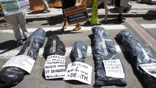 Коронавирусът е причинил смъртта на 1081 души в Съединените щати