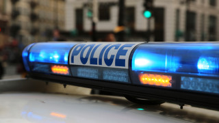 Мъж стреля и рани двама полицаи във френската столица Париж