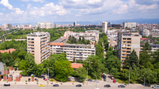 Година след като Столичният общински съвет определи близо 1 500 общински