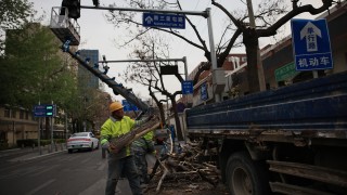 Ураганен вятър, сняг и градушка връхлетяха Китай