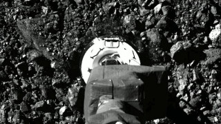 Препълнената сонда Osiris-Rex на НАСА губи проби след успешната мисия на астероид