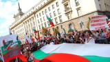 Протест в София си иска лева и оставката на властта