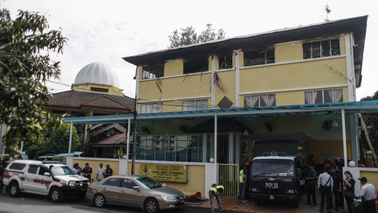 25 загинали при пожар в ислямско училище в столицата на Малайзия