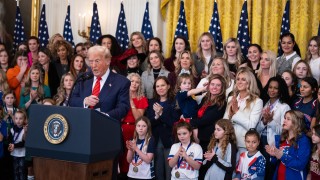 Президентът на САЩ Доналд Тръмп подписа забрана транссексуални да се