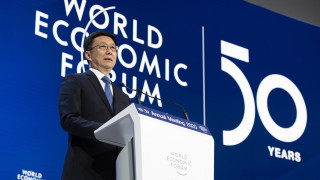 Китай защити глобализацията на форума в Давос