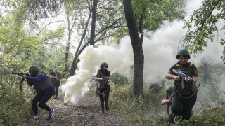 Руските войски възползвайки се от предимството си в жива сила