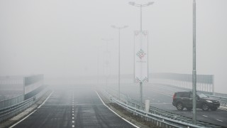 Пътните настилки са предимно мокри на местата със снеговалеж