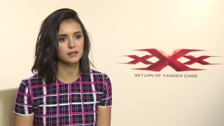 Нина Добрев: Родителите ми държаха да запазя майчиния си език