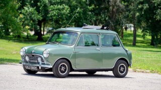 MINI-то на Пол Маккартни се продава