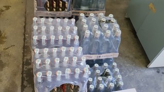 Близо 630 литра нелегална водка задържаха митнически служители в района
