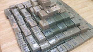 Гръцката полиция конфискува 1 2 тона кокаин Наркотикът е внесен в