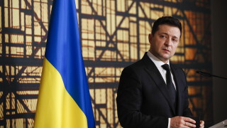 Украинският президент Володимир Зеленски обяви че е инициирал спешна среща
