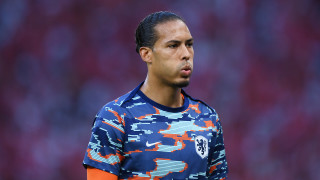 Капитанът на Нидерландия Върджил ван Дайк е извършил най много нарушения сред