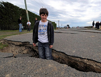 3,5-метрова цепнатина в земята отвори трусът в Нова Зеландия 