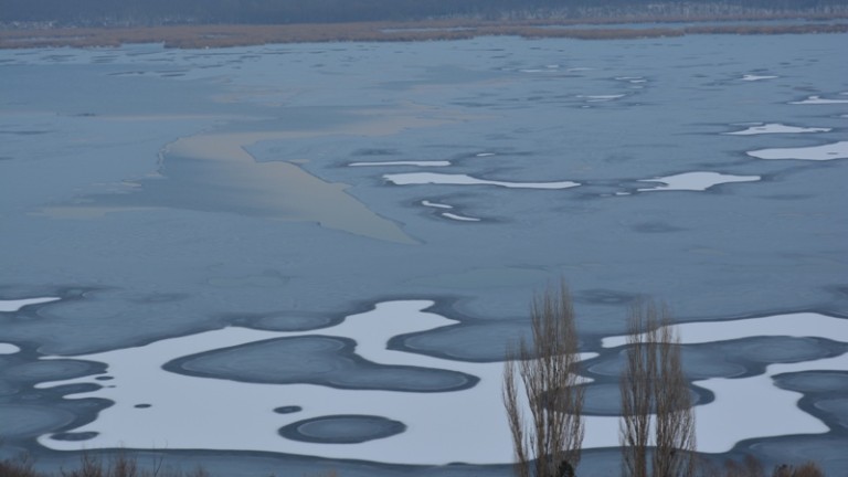 Езерото Сребърна замръзна. Това съобщиха от Регионалната инспекция по околната