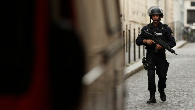 Въоръжената полиция е разположена в част от Дижон, Източна Франция,