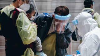 Китай изпрати чартърен полет за Лондон да прибере група китайски