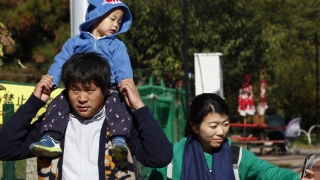 Китай въвежда стимули за увеличаване на раждаемостта. Броят на новородените удари ново дъно