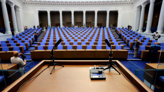 Законотворците почетоха днешния празник на възрастните хора Първи бяха от