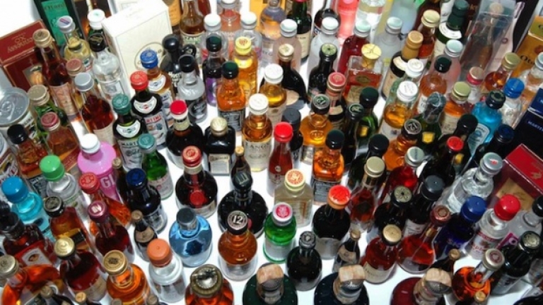Гранични полицаи откриха 1300 бутилки нелегален алкохол 